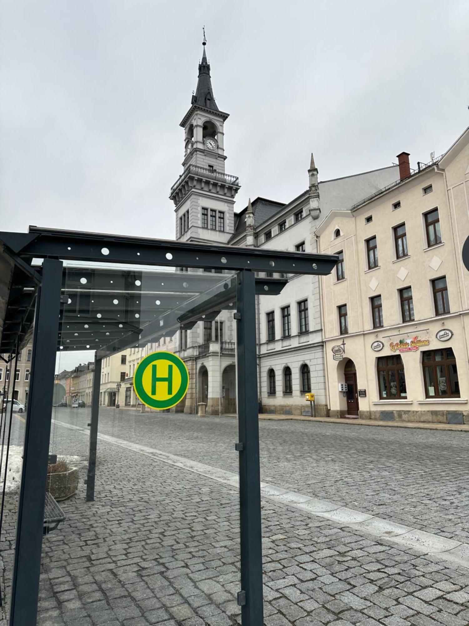 Ein Zimmer Wohnung Am Markt Oelsnitz  Bagian luar foto