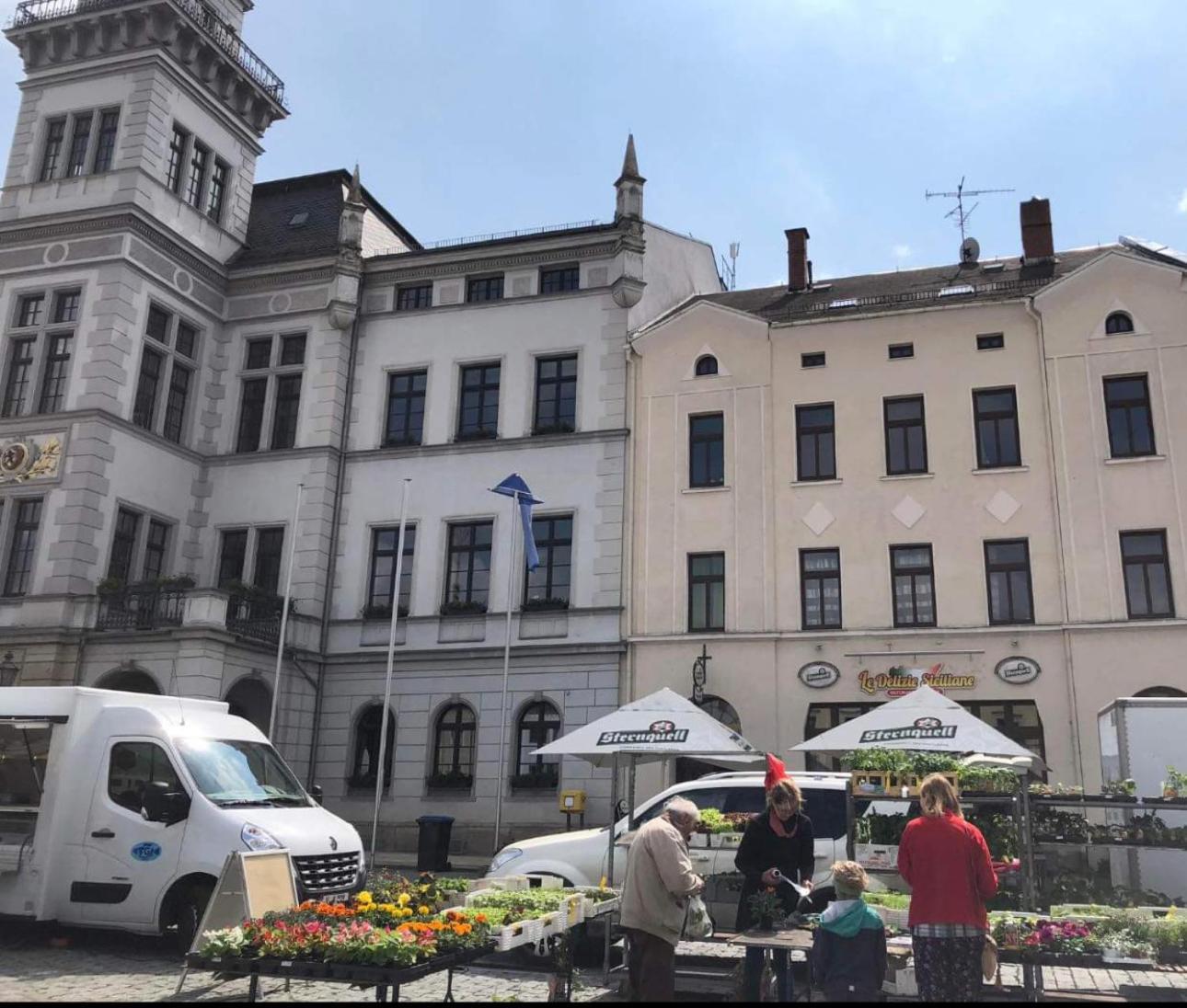 Ein Zimmer Wohnung Am Markt Oelsnitz  Bagian luar foto